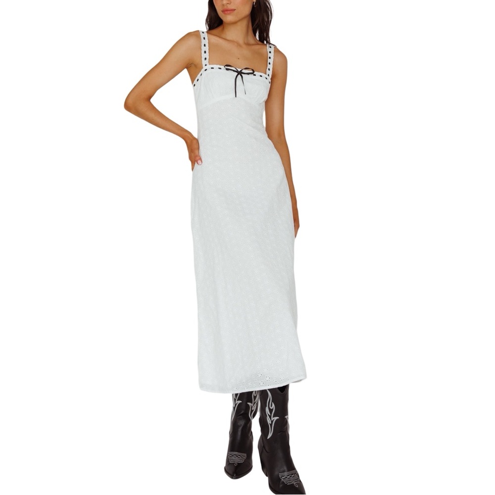 SELFIE LESLIE Eyelet Embroidery White Dress